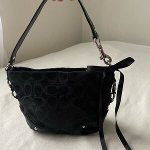 𝘔𝘪𝘯𝘪 𝘊𝘢𝘳𝘭𝘺 𝘗𝘶𝘳𝘴𝘦🖤